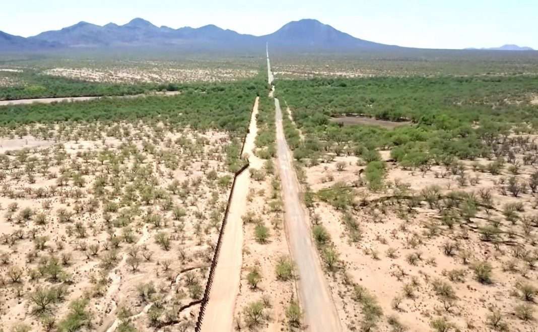 Inicia en Arizona la ampliación del muro fronterizo con México